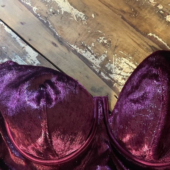 Victoria's Secret Purple Velvet Underwire Bra - Picture 8 of 8